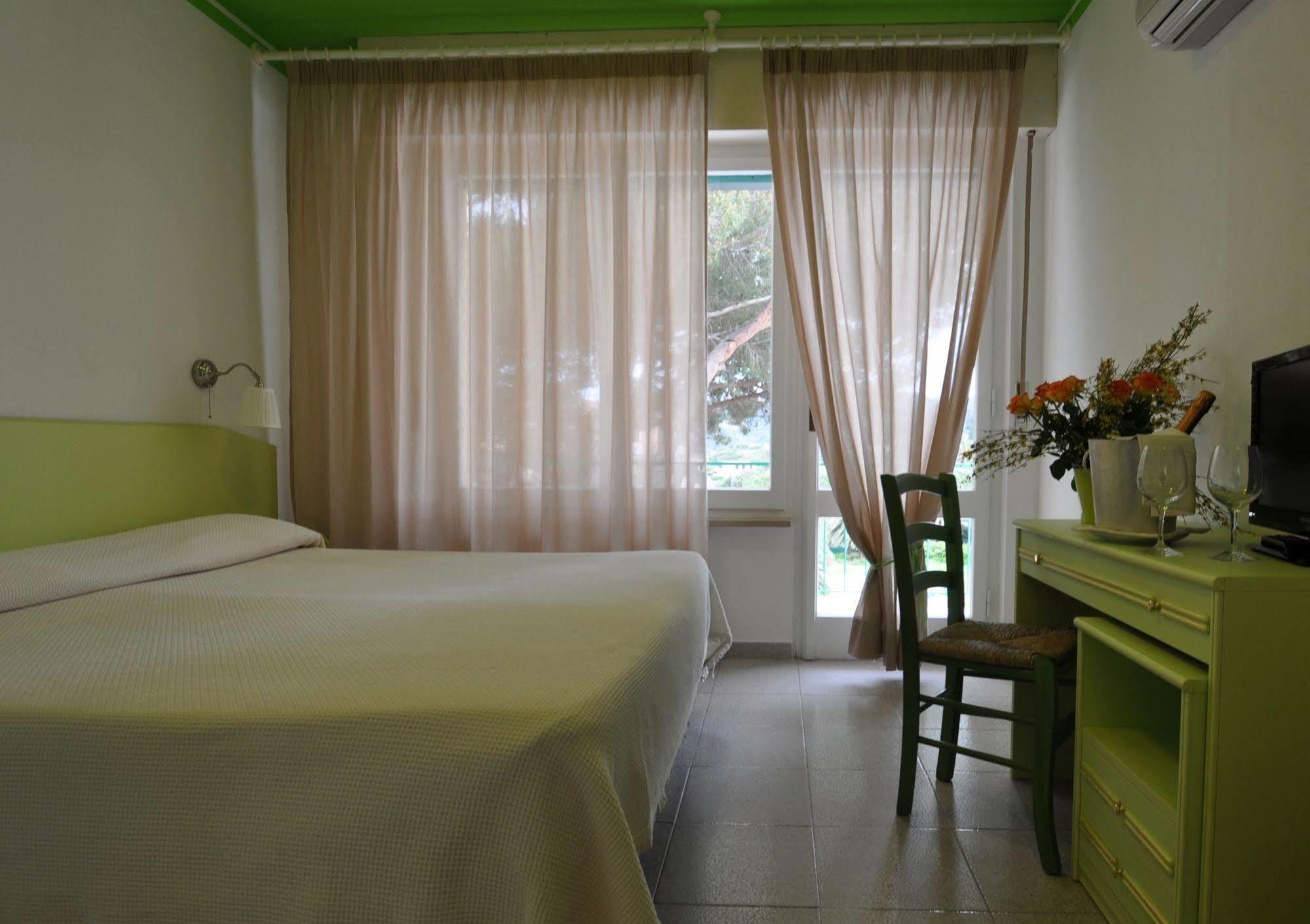 Hotel Monna Lisa ปรอคคีโอ ภายนอก รูปภาพ